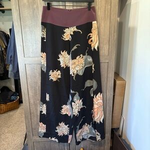 Hoss Intropia Silk Pants EU size 36 US 4 Black Floral Split Wide Leg